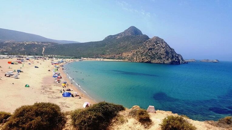 Plage de Madagh : sauvage, spectaculaire, incontournable